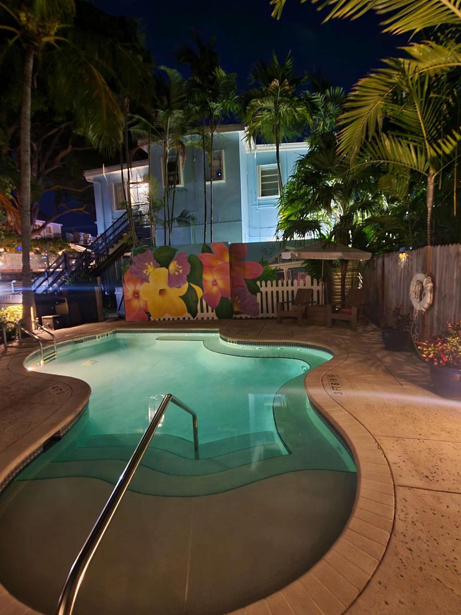 Duval Street Suite W Parking And Pool 基韋斯特 外观 照片